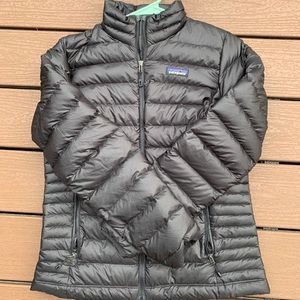 Black women’s down sweater jacket Patagonia